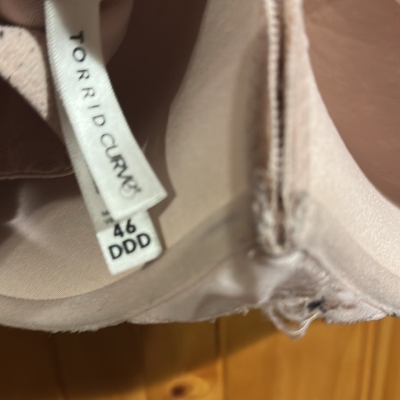 Torrid Curve Push Up Bra. Full Coverage Padded. - Picture 2 of 4